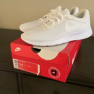 Must go! Worn 1 time Men’s white Tanjun sneakers 10.5 with box